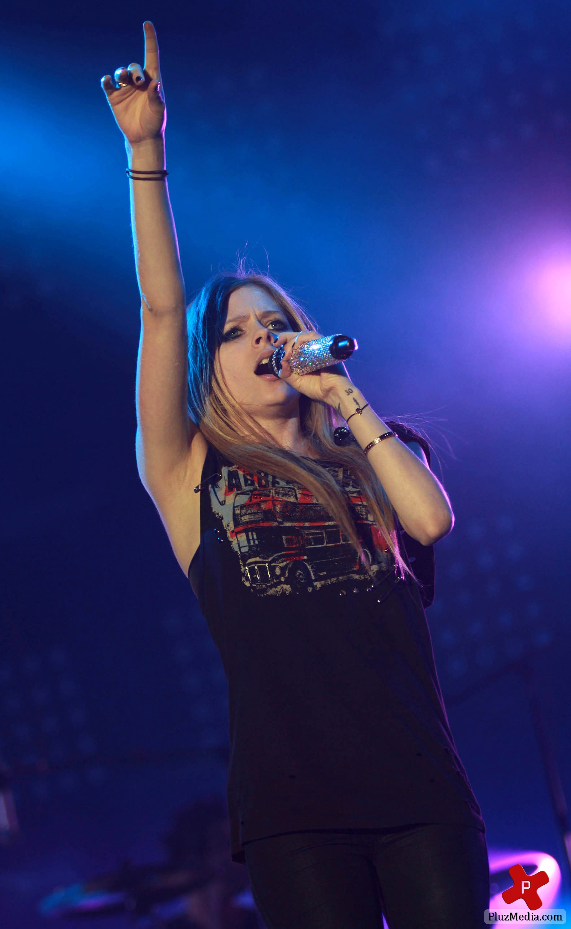 Avril Lavigne performs live at La Fete de L Humanite photos | Picture 79069